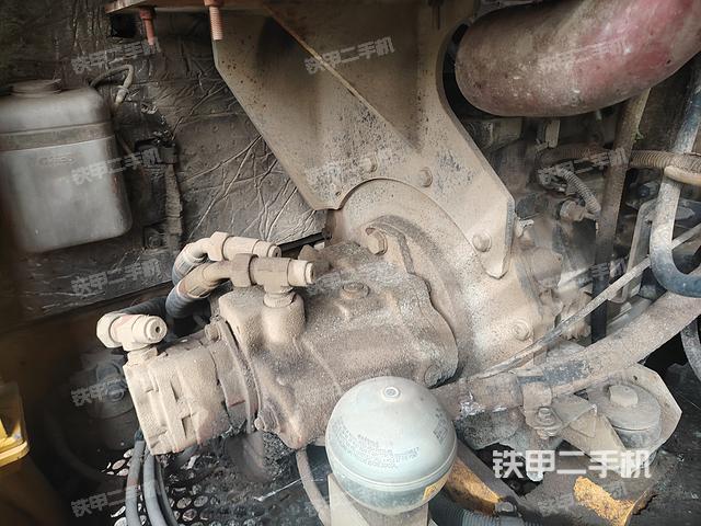 液壓泵艙室正面整體(整機外觀) 液壓泵艙室正面整體(整機外觀)