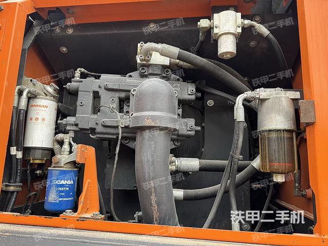液壓泵艙室正面整體(整機(jī)外觀) 液壓泵艙室正面整體(整機(jī)外觀)