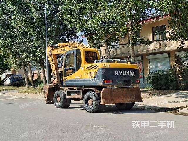 單側(cè)履帶整體(整機外觀) 單側(cè)履帶整體(整機外觀)