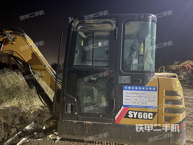 驾驶室整体(整机外观) 驾驶室整体(整机外观)