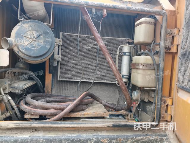 散熱器正面(大件艙室) 散熱器正面(大件艙室)