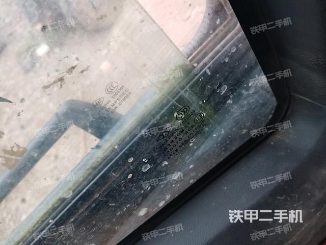 左后方玻璃角標(biāo)(駕駛室部分) 左后方玻璃角標(biāo)(駕駛室部分)