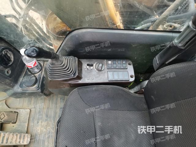 座椅右側(cè)控制臺/鑰匙門/油門/含右手柄(駕駛室部分) 座椅右側(cè)控制臺/鑰匙門/油門/含右手柄(駕駛室部分)
