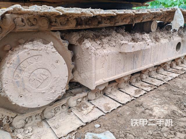單側(cè)履帶整體(整機(jī)外觀) 單側(cè)履帶整體(整機(jī)外觀)