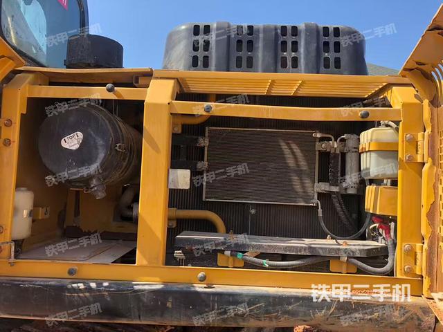 散熱器正面(大件艙室) 散熱器正面(大件艙室)