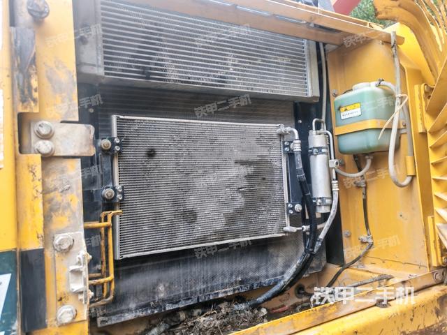 散熱器正面(大件艙室) 散熱器正面(大件艙室)
