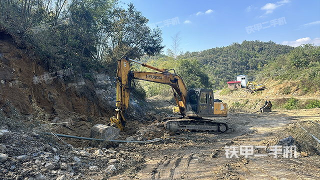 現(xiàn)代R215-7挖掘機