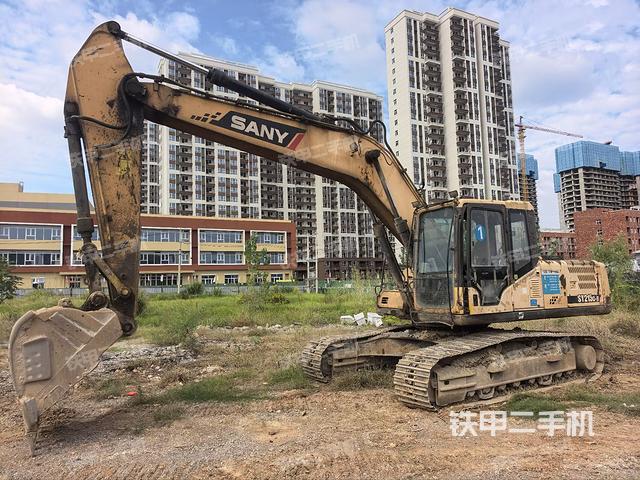 三一重工SY215C挖掘機(jī)