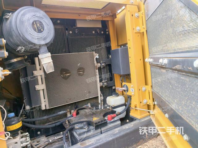 散熱器正面(大件艙室) 散熱器正面(大件艙室)