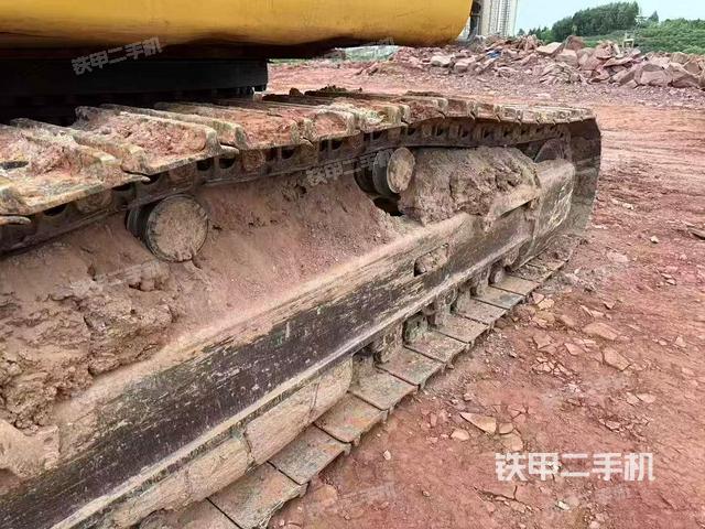 单侧履带整体(整机外观) 单侧履带整体(整机外观)