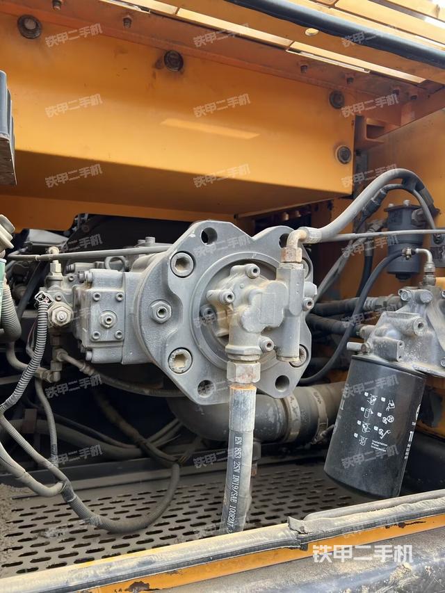 液壓泵艙室正面整體(整機(jī)外觀) 液壓泵艙室正面整體(整機(jī)外觀)