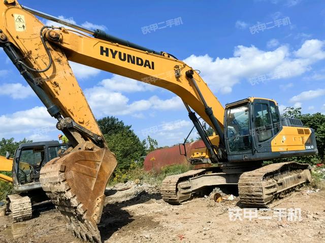 現(xiàn)代R350LVS挖掘機(jī)