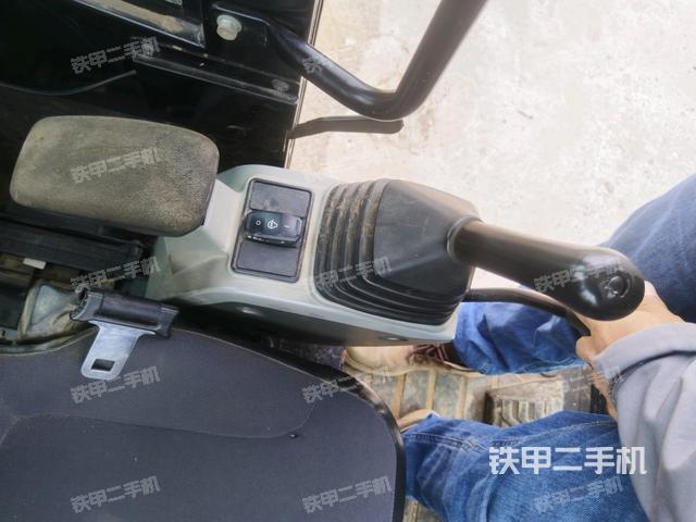 座椅后部(驾驶室部分) 座椅后部(驾驶室部分)