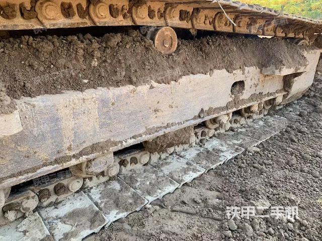單側(cè)履帶整體(整機(jī)外觀) 單側(cè)履帶整體(整機(jī)外觀)