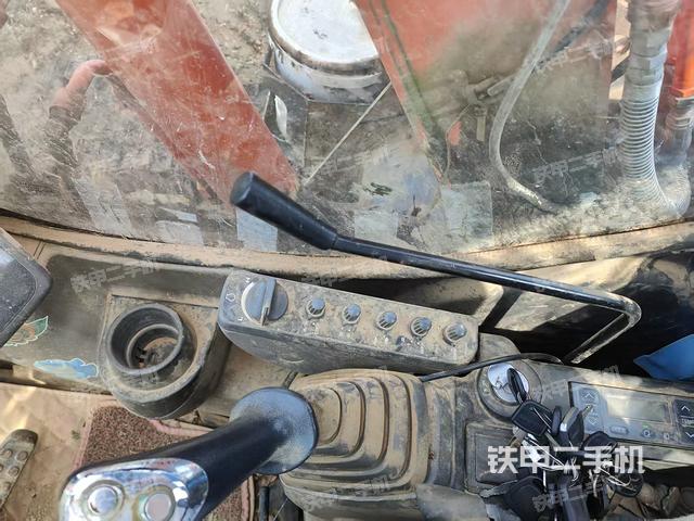 驾驶室整体(整机外观) 驾驶室整体(整机外观)