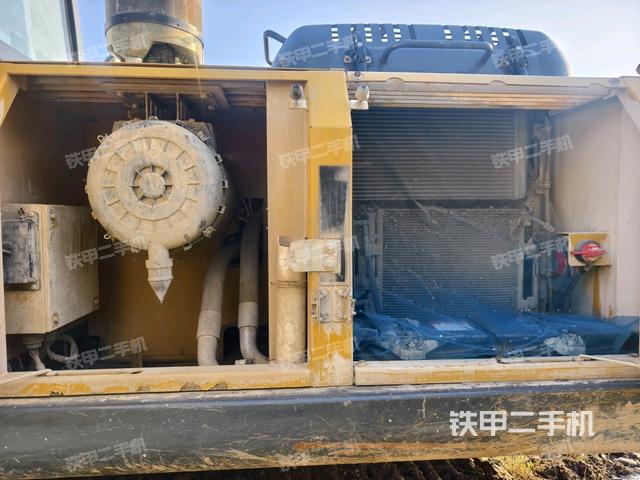 散熱器正面(大件艙室) 散熱器正面(大件艙室)