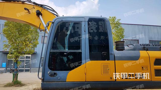 駕駛室整體(整機(jī)外觀) 駕駛室整體(整機(jī)外觀)