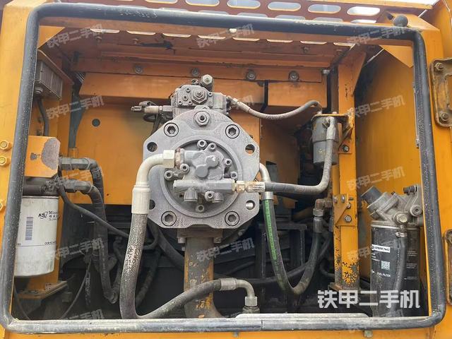 液壓泵艙室正面整體(整機外觀) 液壓泵艙室正面整體(整機外觀)
