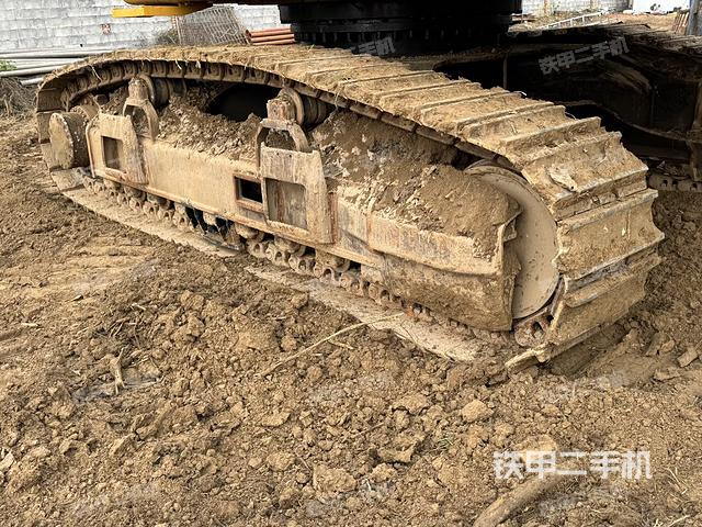单侧履带整体(整机外观) 单侧履带整体(整机外观)