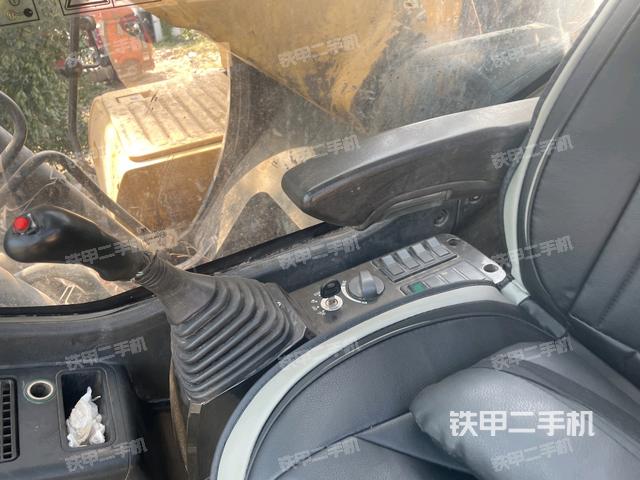 座椅左側(cè)控制臺/音響/含左手柄（駕駛室部分）