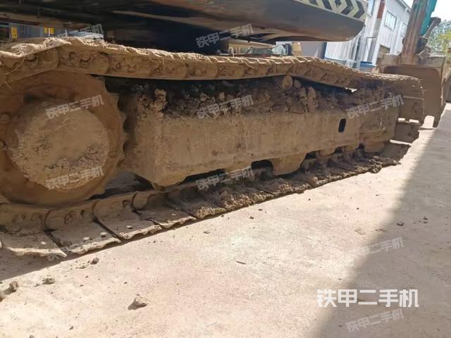 單側(cè)履帶整體(整機(jī)外觀) 單側(cè)履帶整體(整機(jī)外觀)
