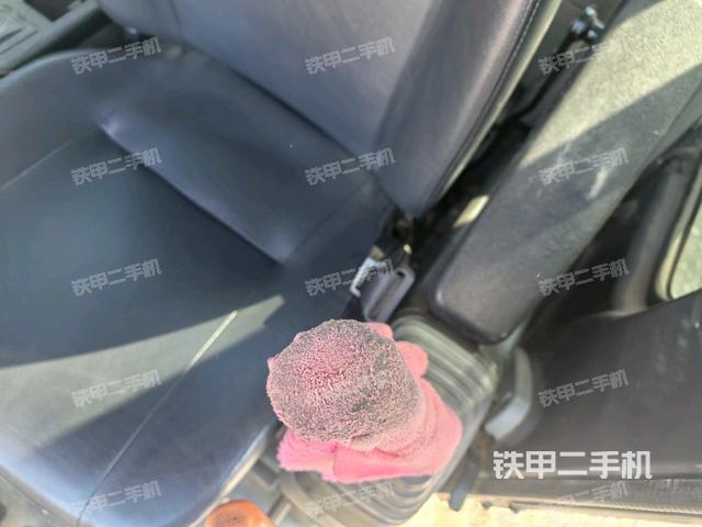 座椅左側(cè)控制臺(tái)/音響/含左手柄(駕駛室部分) 座椅左側(cè)控制臺(tái)/音響/含左手柄(駕駛室部分)