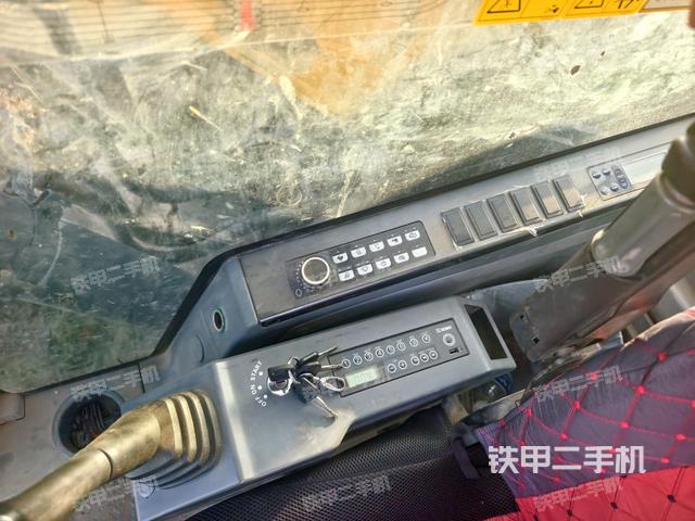 座椅右側(cè)控制臺(tái)/鑰匙門/油門/含右手柄(駕駛室部分) 座椅右側(cè)控制臺(tái)/鑰匙門/油門/含右手柄(駕駛室部分)