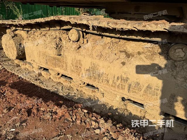 單側(cè)履帶整體(整機(jī)外觀) 單側(cè)履帶整體(整機(jī)外觀)