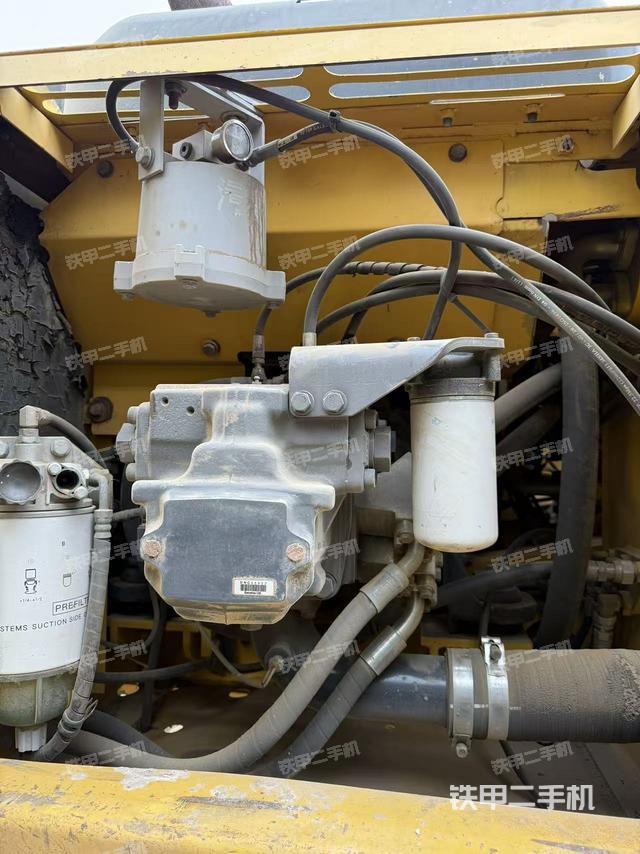 液壓泵艙室正面整體(整機(jī)外觀) 液壓泵艙室正面整體(整機(jī)外觀)