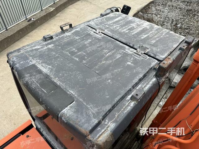 駕駛室頂部(整機外觀) 駕駛室頂部(整機外觀)