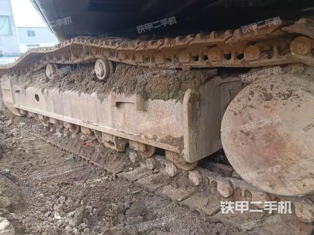 單側(cè)履帶整體(整機(jī)外觀) 單側(cè)履帶整體(整機(jī)外觀)