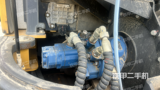 液壓泵艙室正面整體(整機(jī)外觀) 液壓泵艙室正面整體(整機(jī)外觀)