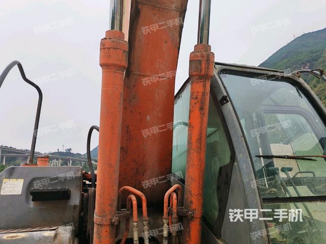 大臂油缸整體?豎拍(工作和回轉(zhuǎn)裝置) 大臂油缸整體?豎拍(工作和回轉(zhuǎn)裝置)