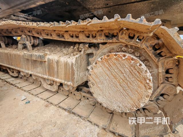 單側(cè)履帶整體(整機外觀) 單側(cè)履帶整體(整機外觀)