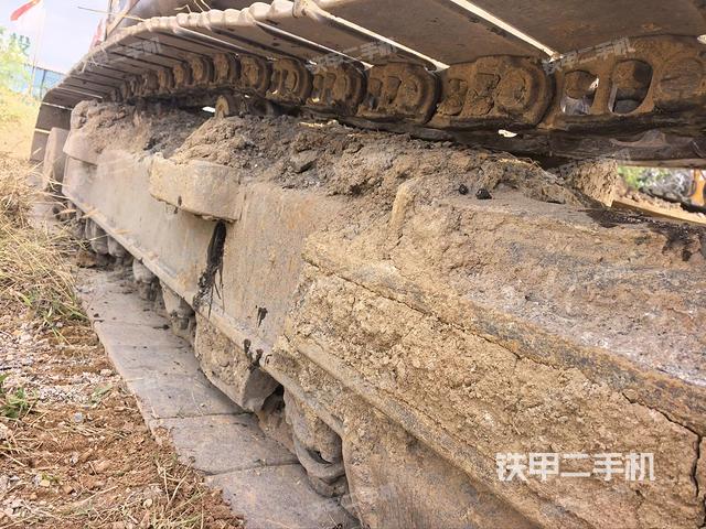 右側(cè)履帶整體(行走機構(gòu)) 右側(cè)履帶整體(行走機構(gòu))