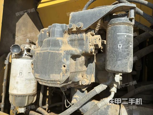 液壓泵艙室正面整體(整機(jī)外觀) 液壓泵艙室正面整體(整機(jī)外觀)