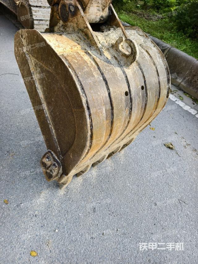 铲斗45度(工作和回转装置) 铲斗45度(工作和回转装置)