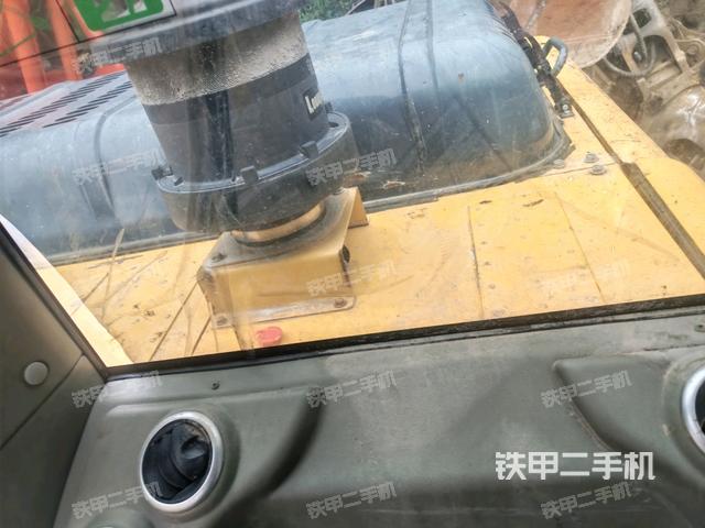 左后方玻璃角標(biāo)(駕駛室部分) 左后方玻璃角標(biāo)(駕駛室部分)