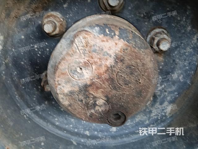 單側(cè)履帶整體(整機(jī)外觀) 單側(cè)履帶整體(整機(jī)外觀)