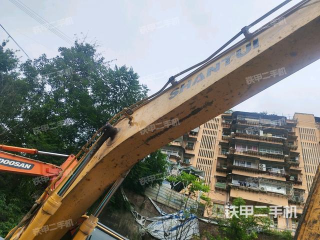 大臂整體?右側(cè)(工作和回轉(zhuǎn)裝置) 大臂整體?右側(cè)(工作和回轉(zhuǎn)裝置)