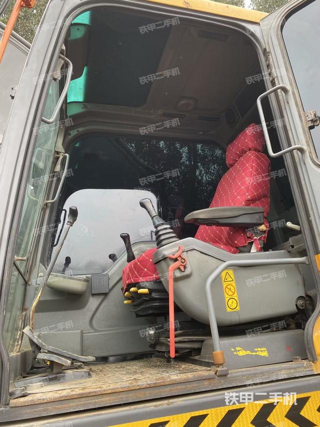 驾驶室整体(整机外观) 驾驶室整体(整机外观)