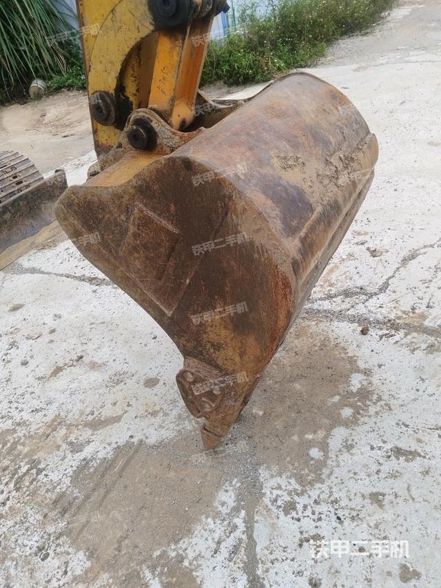 小臂整体左后(工作和回转装置) 小臂整体左后(工作和回转装置)