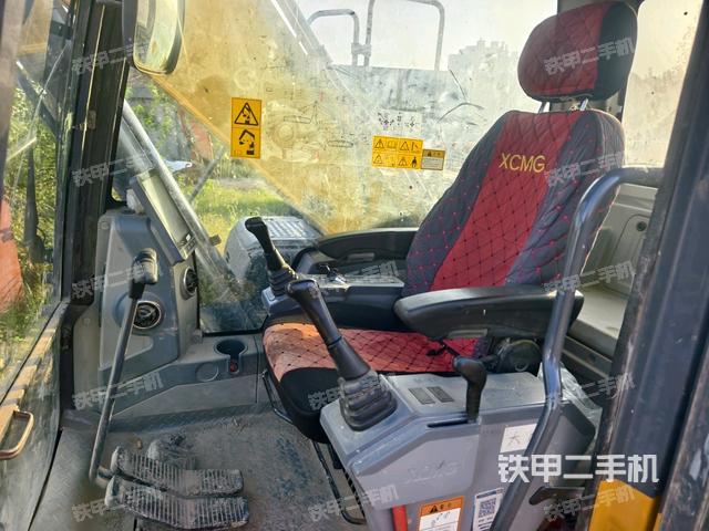 駕駛室左前45度(駕駛室部分) 駕駛室左前45度(駕駛室部分)