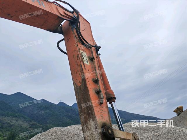 小臂整體左后(工作和回轉(zhuǎn)裝置) 小臂整體左后(工作和回轉(zhuǎn)裝置)