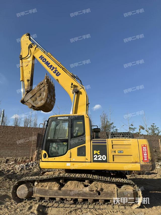 小松PC220-8M0挖掘机