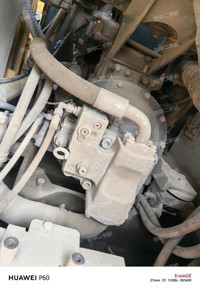 液壓泵艙室正面整體(整機外觀) 液壓泵艙室正面整體(整機外觀)