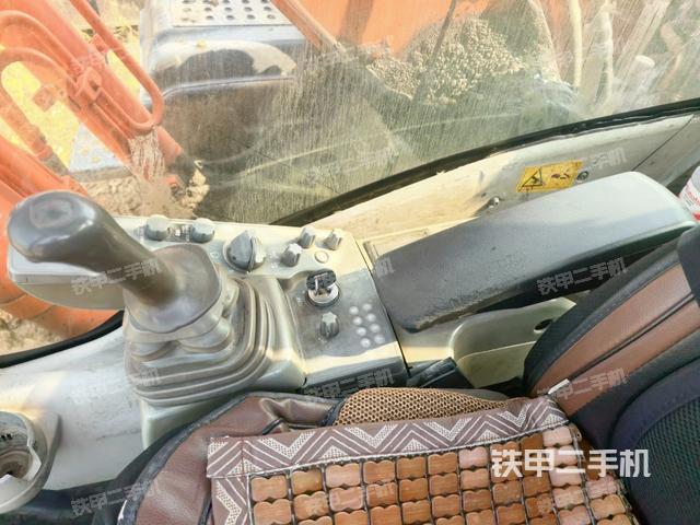 座椅右側(cè)控制臺/鑰匙門/油門/含右手柄(駕駛室部分) 座椅右側(cè)控制臺/鑰匙門/油門/含右手柄(駕駛室部分)