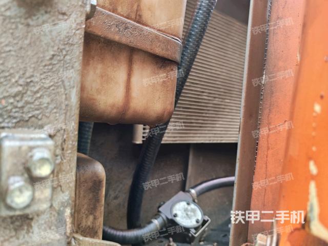 散熱器正面(大件艙室) 散熱器正面(大件艙室)