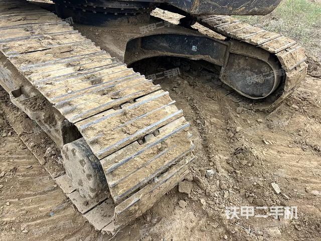 单侧履带整体(整机外观) 单侧履带整体(整机外观)