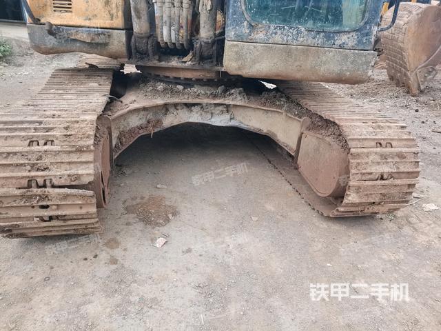 轉(zhuǎn)盤和下車架正前(工作和回轉(zhuǎn)裝置) 轉(zhuǎn)盤和下車架正前(工作和回轉(zhuǎn)裝置)